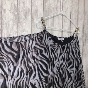 Jennifer Lopez open shoulder top